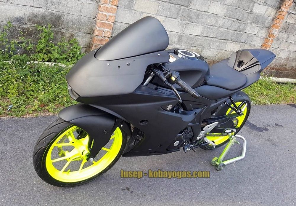 Chiêm ngưỡng bản độ Suzuki GSX-R150 body kit Black Bird cực độc