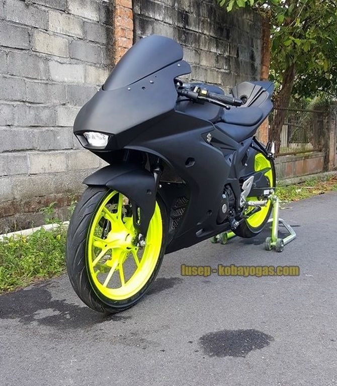 Chiêm ngưỡng bản độ Suzuki GSX-R150 body kit Black Bird cực độc