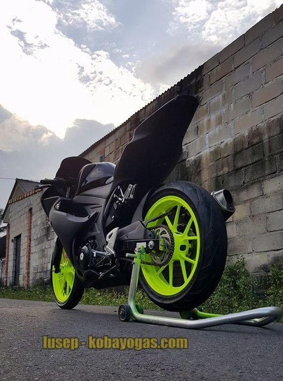 Chiêm ngưỡng bản độ Suzuki GSX-R150 body kit Black Bird cực độc