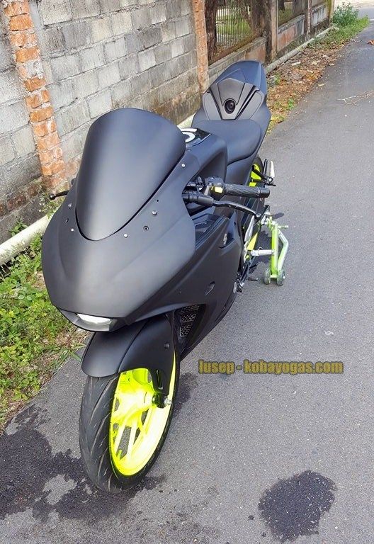 Chiêm ngưỡng bản độ Suzuki GSX-R150 body kit Black Bird cực độc