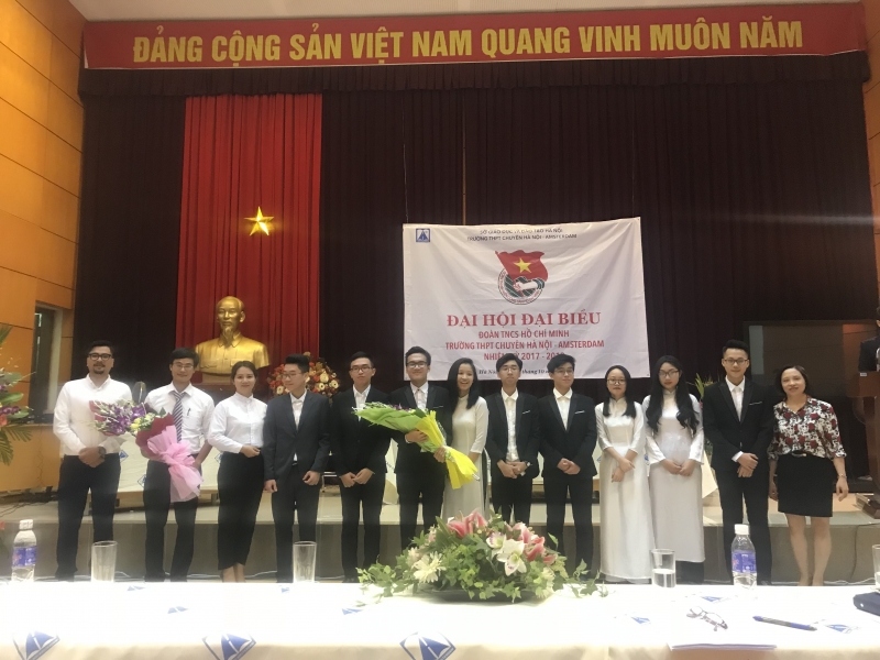 Bầu 11 đồng chí vào BCH Đoàn trường Amsterdam