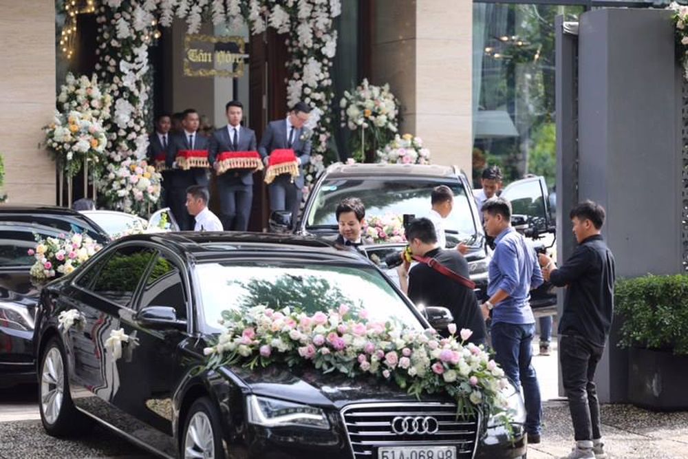 Dàn xe sang gần 20 tỷ xếp hàng chờ rước dâu Hoa hậu Việt Nam Đặng Thu Thảo
