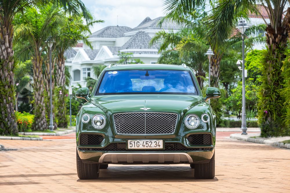 Cận cảnh Bentley Bentayga W12 Bespoke duy nhất tại Việt Nam