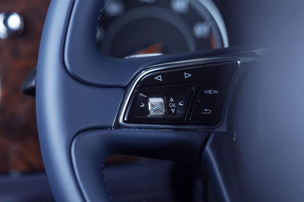 Cận cảnh Bentley Bentayga W12 Bespoke duy nhất tại Việt Nam