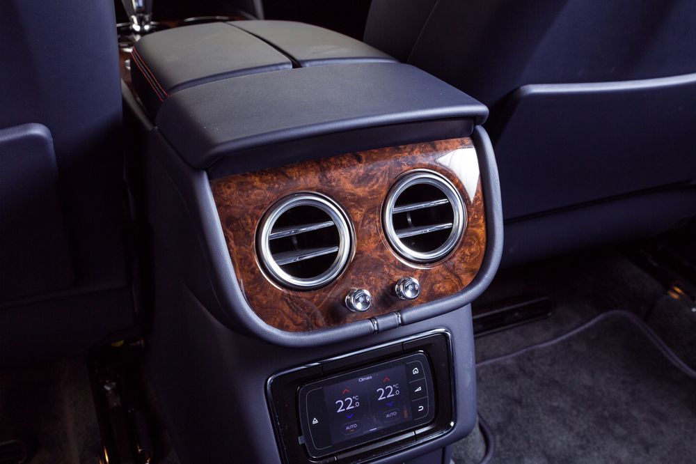 Cận cảnh Bentley Bentayga W12 Bespoke duy nhất tại Việt Nam