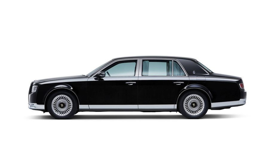 Toyota Century 2018 vẫn giữ phong cách cổ điển và tăng tính sang trọng