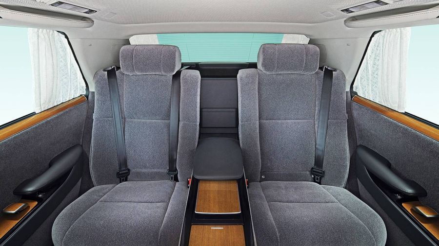 Toyota Century 2018 vẫn giữ phong cách cổ điển và tăng tính sang trọng