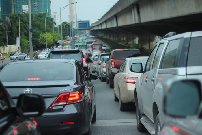 Hà Nội: Đâm vào đít xe ô tô trên đường vành đai 3, nam thanh niên tử vong tại chỗ