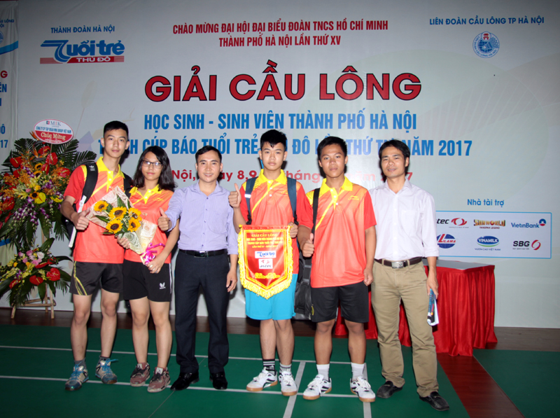 Tưng bừng khai mạc Giải cầu lông HSSV tranh cúp Báo Tuổi trẻ Thủ đô lần thứ IV