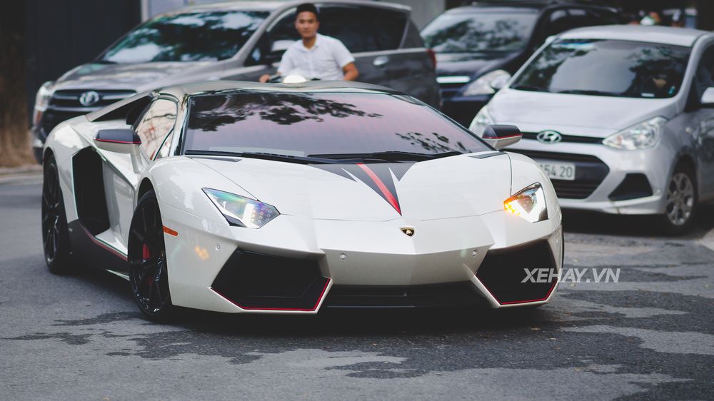 Siêu phẩm Lamborghini Aventador Roadster thứ hai tại Hà Nội tái xuất với dàn áo mới