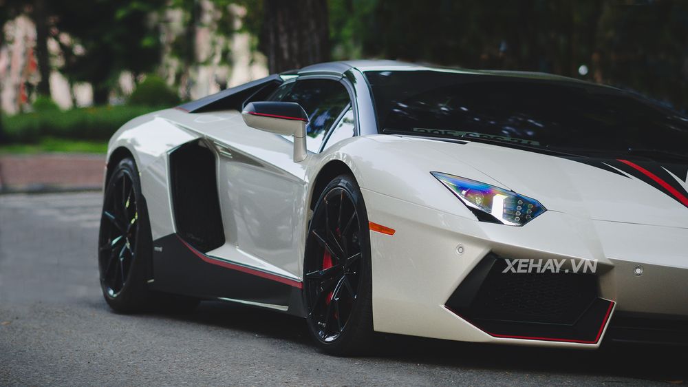 Siêu phẩm Lamborghini Aventador Roadster thứ hai tại Hà Nội tái xuất với dàn áo mới