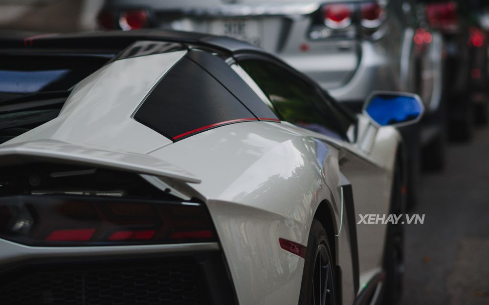 Siêu phẩm Lamborghini Aventador Roadster thứ hai tại Hà Nội tái xuất với dàn áo mới