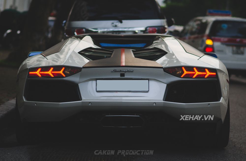 Siêu phẩm Lamborghini Aventador Roadster thứ hai tại Hà Nội tái xuất với dàn áo mới