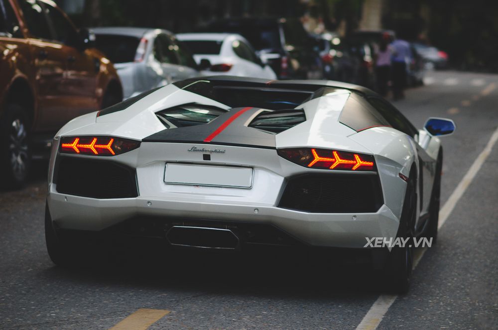 Siêu phẩm Lamborghini Aventador Roadster thứ hai tại Hà Nội tái xuất với dàn áo mới