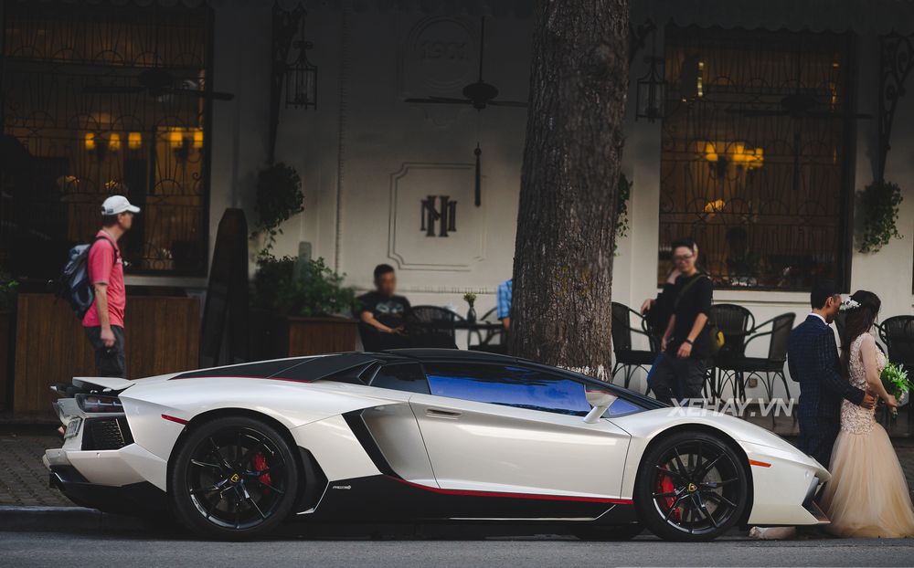 Siêu phẩm Lamborghini Aventador Roadster thứ hai tại Hà Nội tái xuất với dàn áo mới
