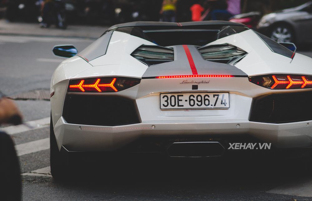 Siêu phẩm Lamborghini Aventador Roadster thứ hai tại Hà Nội tái xuất với dàn áo mới