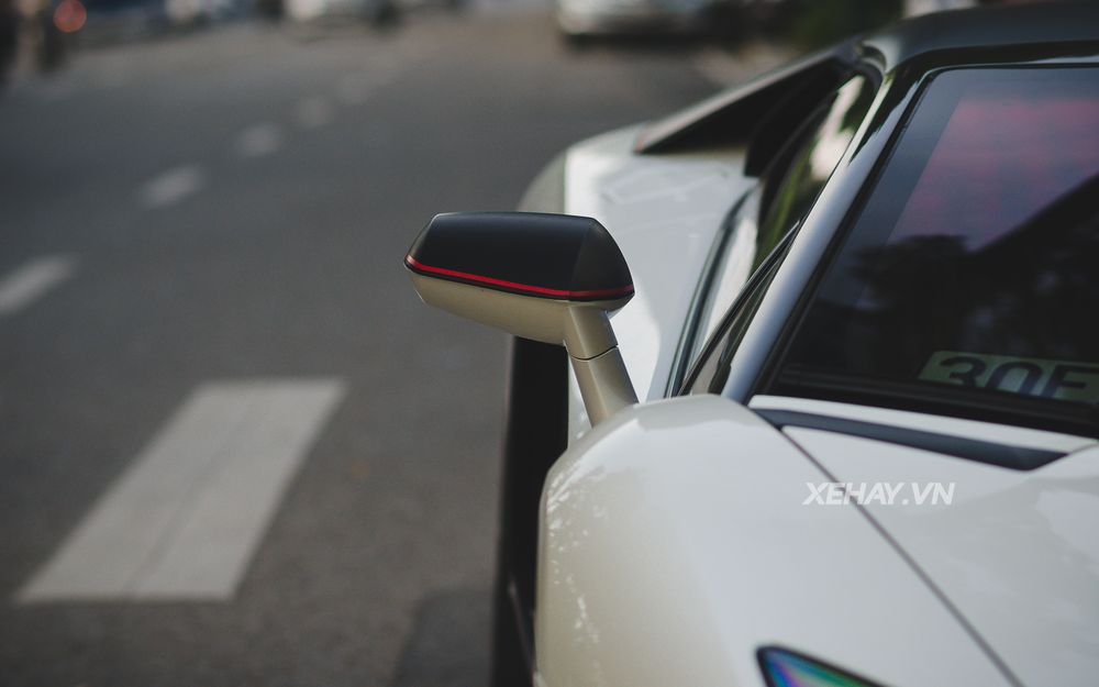 Siêu phẩm Lamborghini Aventador Roadster thứ hai tại Hà Nội tái xuất với dàn áo mới