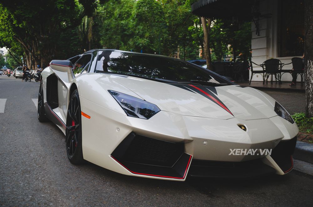 Siêu phẩm Lamborghini Aventador Roadster thứ hai tại Hà Nội tái xuất với dàn áo mới