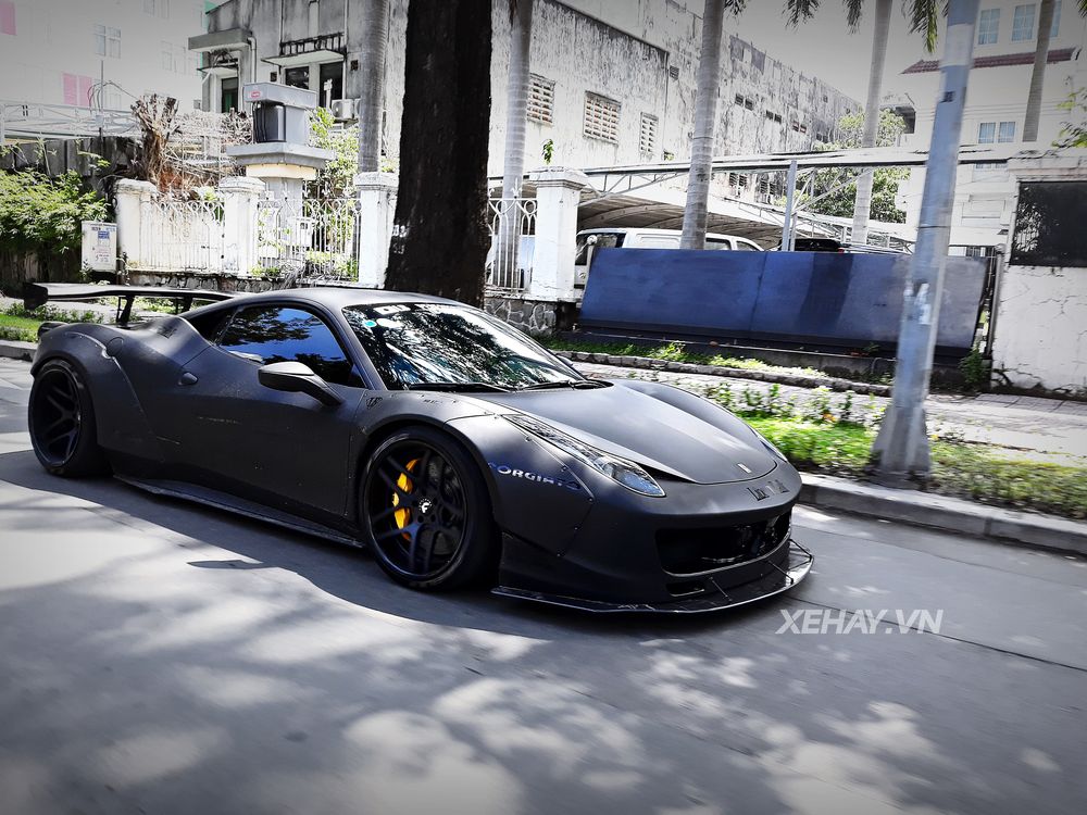 TP.HCM: Ferrari 458 độ Liberty Walk khoe dáng trên phố ngày cuối tuần