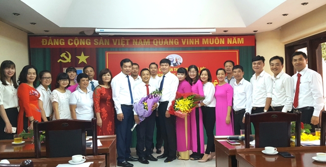 Chi bộ Nhà Văn hóa Học sinh – Sinh viên Hà Nội kết nạp 2 đảng viên mới