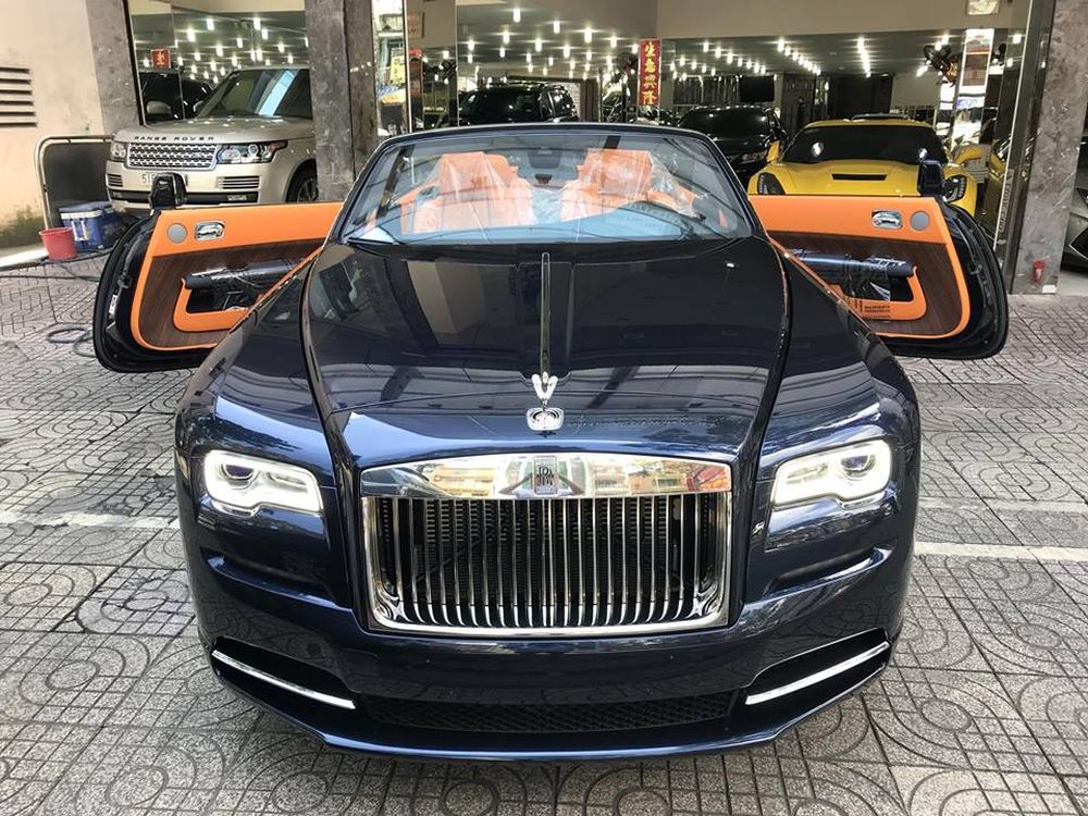 TP.HCM: Rolls-Royce Dawn 25 tỷ đồng đang tìm chủ nhân