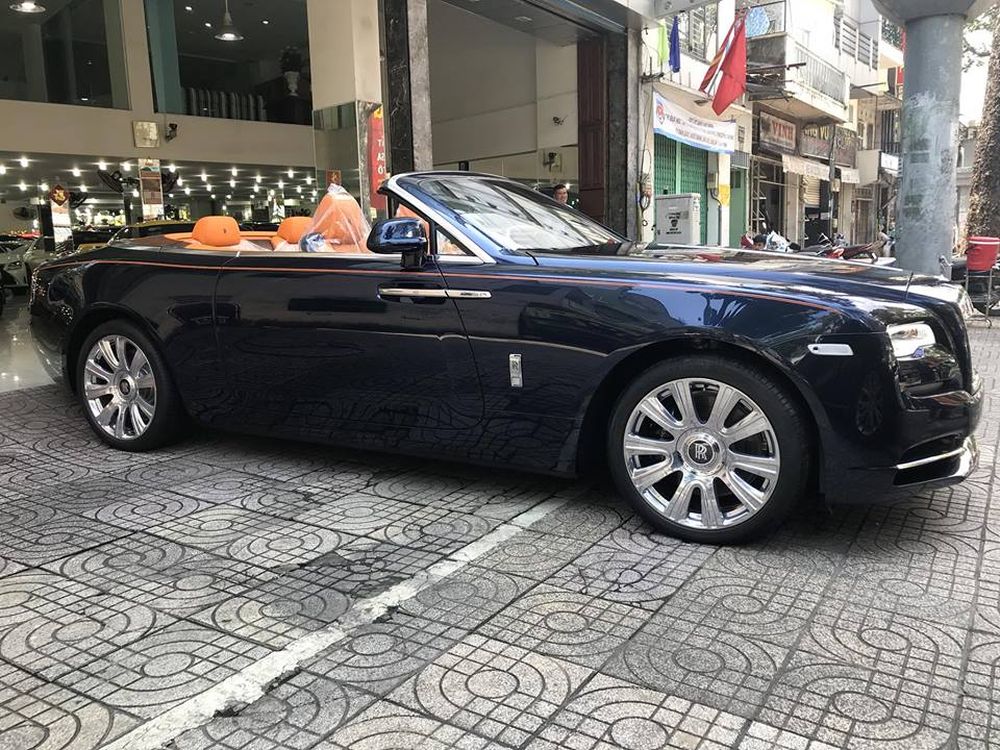 TP.HCM: Rolls-Royce Dawn 25 tỷ đồng đang tìm chủ nhân