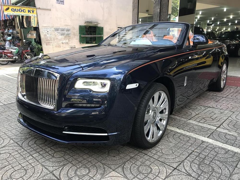 TP.HCM: Rolls-Royce Dawn 25 tỷ đồng đang tìm chủ nhân