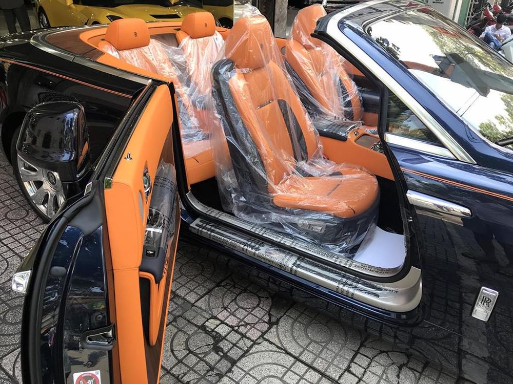 TP.HCM: Rolls-Royce Dawn 25 tỷ đồng đang tìm chủ nhân