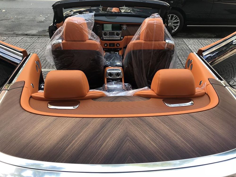 TP.HCM: Rolls-Royce Dawn 25 tỷ đồng đang tìm chủ nhân