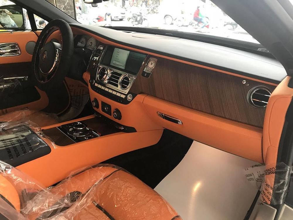 TP.HCM: Rolls-Royce Dawn 25 tỷ đồng đang tìm chủ nhân