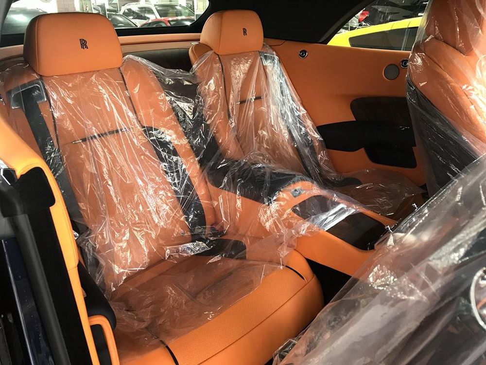 TP.HCM: Rolls-Royce Dawn 25 tỷ đồng đang tìm chủ nhân