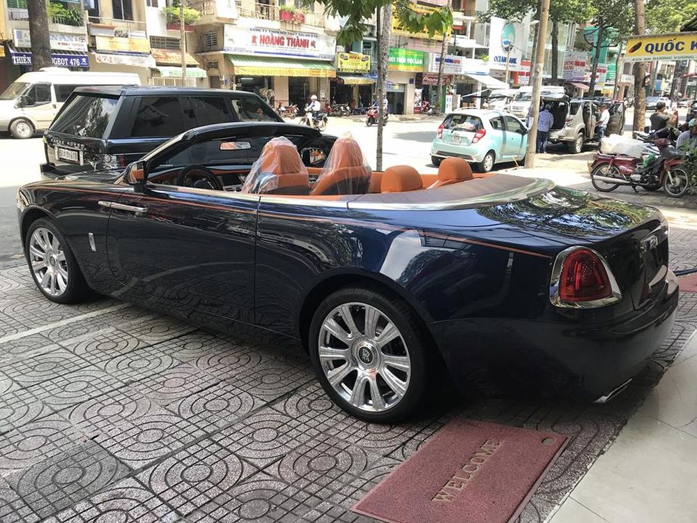 TP.HCM: Rolls-Royce Dawn 25 tỷ đồng đang tìm chủ nhân