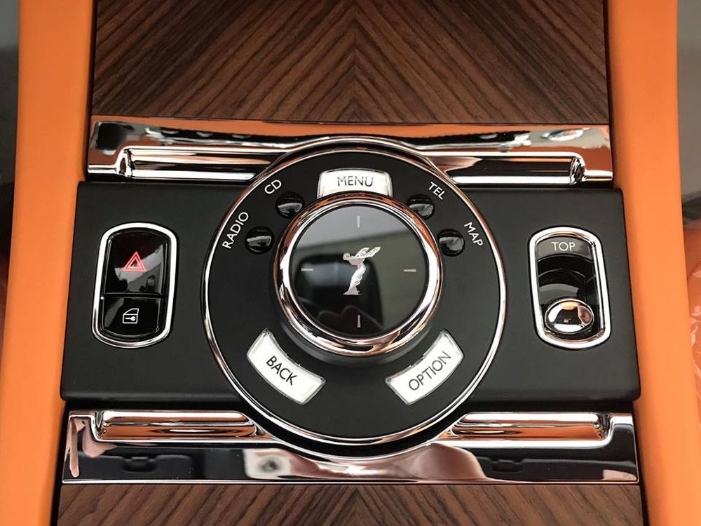 TP.HCM: Rolls-Royce Dawn 25 tỷ đồng đang tìm chủ nhân