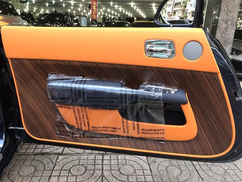 TP.HCM: Rolls-Royce Dawn 25 tỷ đồng đang tìm chủ nhân