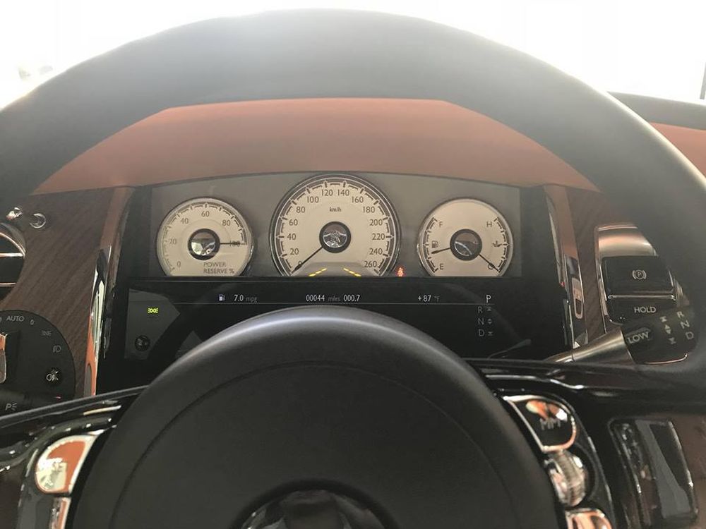 TP.HCM: Rolls-Royce Dawn 25 tỷ đồng đang tìm chủ nhân