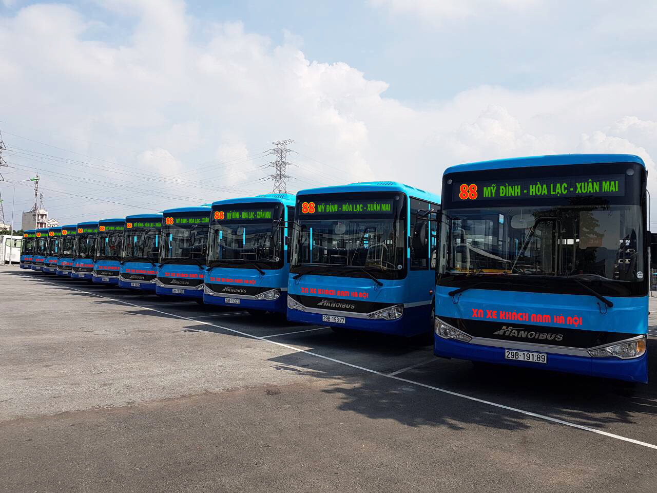 Thay xe mới tuyến buýt 88: Bến xe Mỹ Đình – Hòa Lạc – Xuân Mai