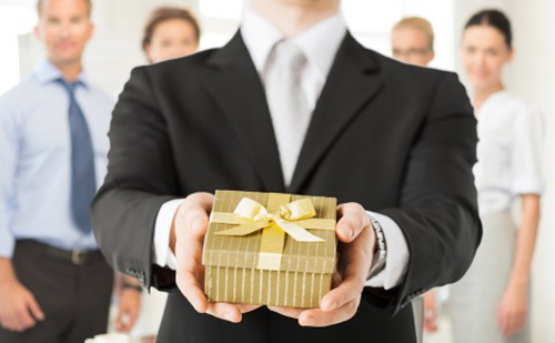 Hà Nội chỉ đạo thực hiện nghiêm việc chi mua quà tặng nhân dịp lễ, dịp kỷ niệm ngày thành lập