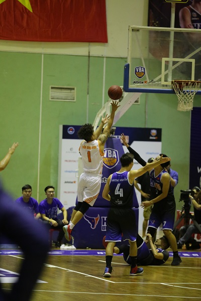 Hanoi Buffaloes gặp Danang Dragons: Gục ngã đáng tiếc, Rồng sông Hàn chìm đắm cuối bảng xếp hạng