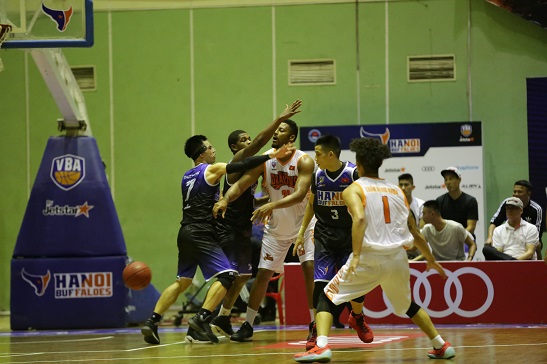Hanoi Buffaloes gặp Danang Dragons: Gục ngã đáng tiếc, Rồng sông Hàn chìm đắm cuối bảng xếp hạng