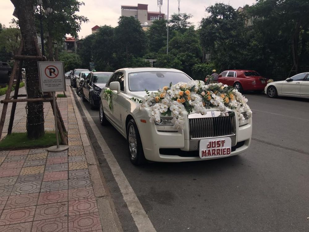 Cặp đôi xe siêu sang Rolls-Royce và dàn xe sang rước dâu trong đám cưới của đại gia Hà Thành