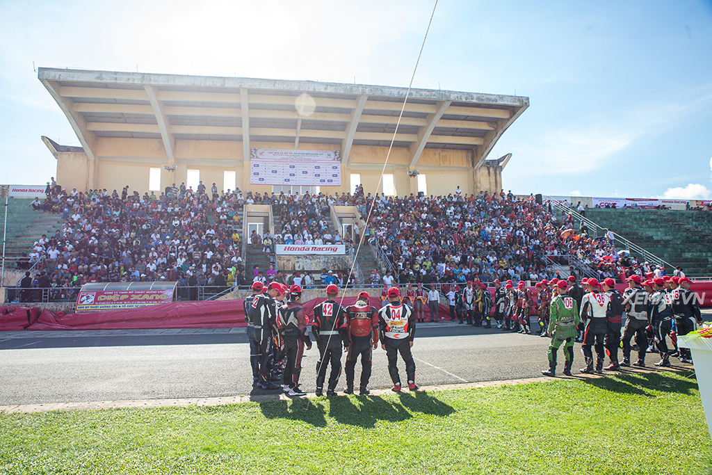 Khán giả Tuy Hòa cháy hết mình cùng Honda Vietnam Racing Cup chặng 4
