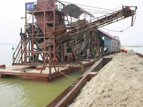 Yêu cầu Tuyên Quang báo cáo việc giải quyết nạn khai thác cát trái phép