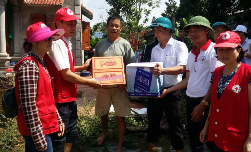Hội Chữ thập đỏ TP Hà Nội thăm, động viên các hộ dân bị ảnh hưởng bởi mưa lũ