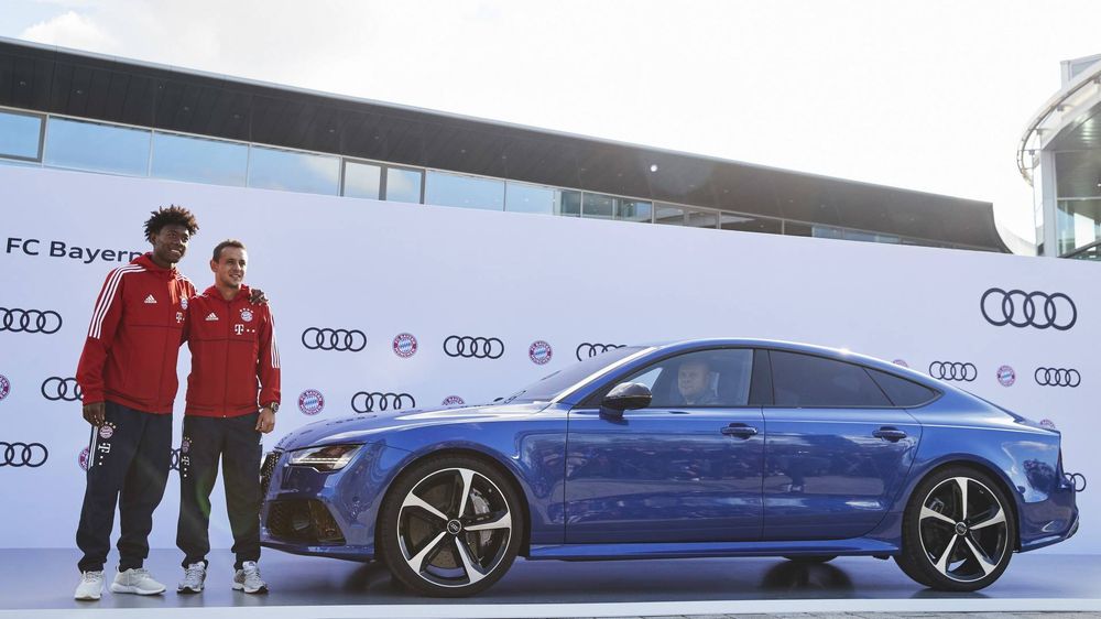 Mỗi cầu thủ câu lạc bộ Bayern Munich được tặng một chiếc xe Audi A8