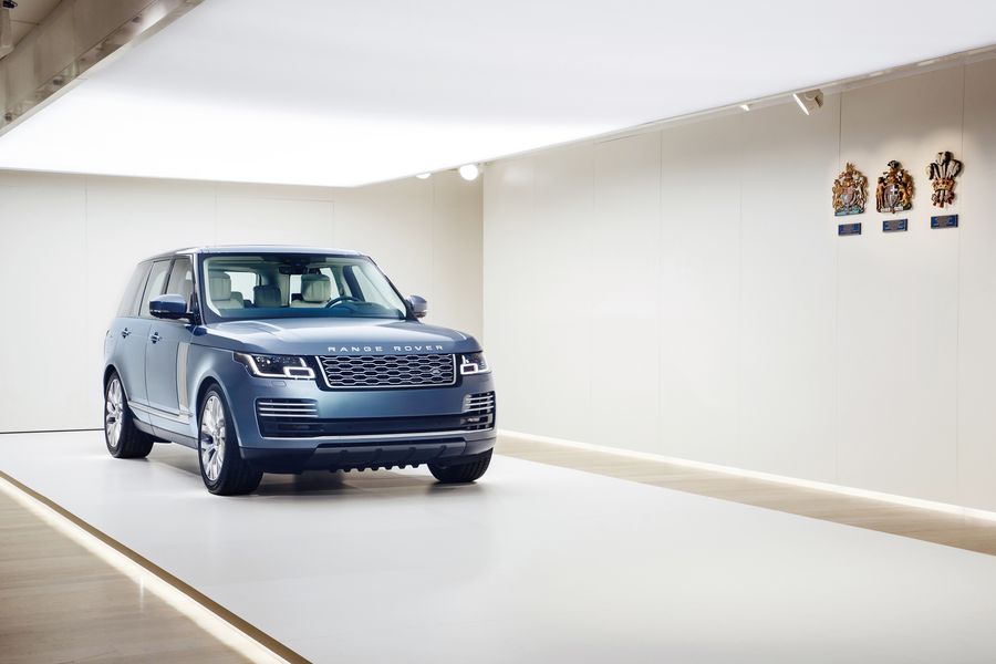 Ảnh chi tiết Range Rover 2018 mới trình làng, giá khởi điểm từ 1,98 tỷ VNĐ