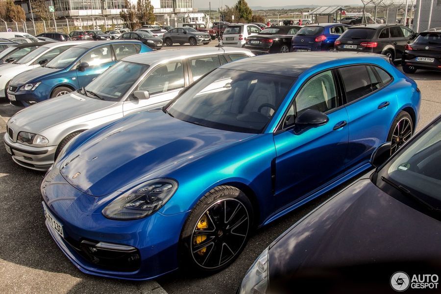 Porsche Panamera Turbo Sport Turismo 2018 tuyệt đẹp ngoài đời thực