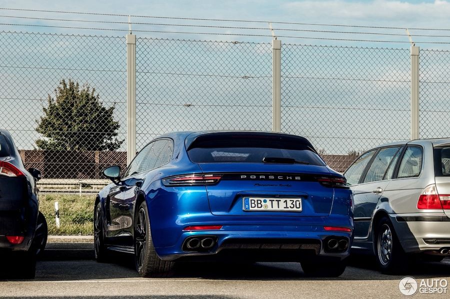 Porsche Panamera Turbo Sport Turismo 2018 tuyệt đẹp ngoài đời thực