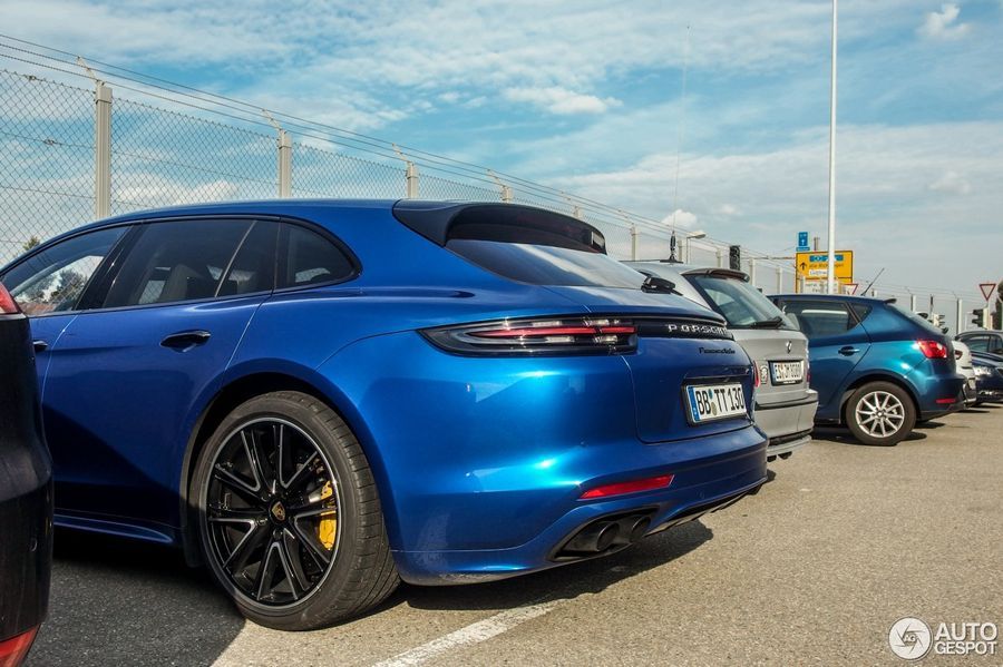 Porsche Panamera Turbo Sport Turismo 2018 tuyệt đẹp ngoài đời thực