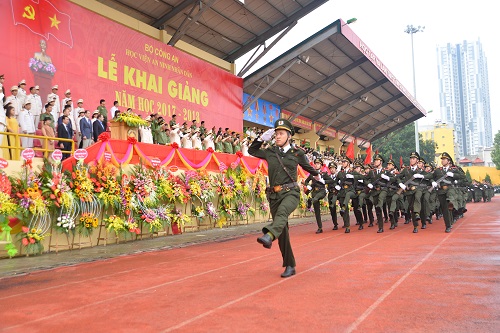 Thầy và trò Học viện An ninh chào đón năm học mới