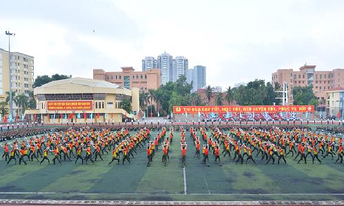 Thầy và trò Học viện An ninh chào đón năm học mới